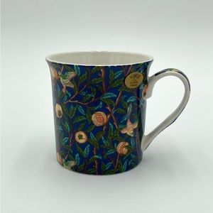 Pretty William Morris design mug by the Leonardo Collection
